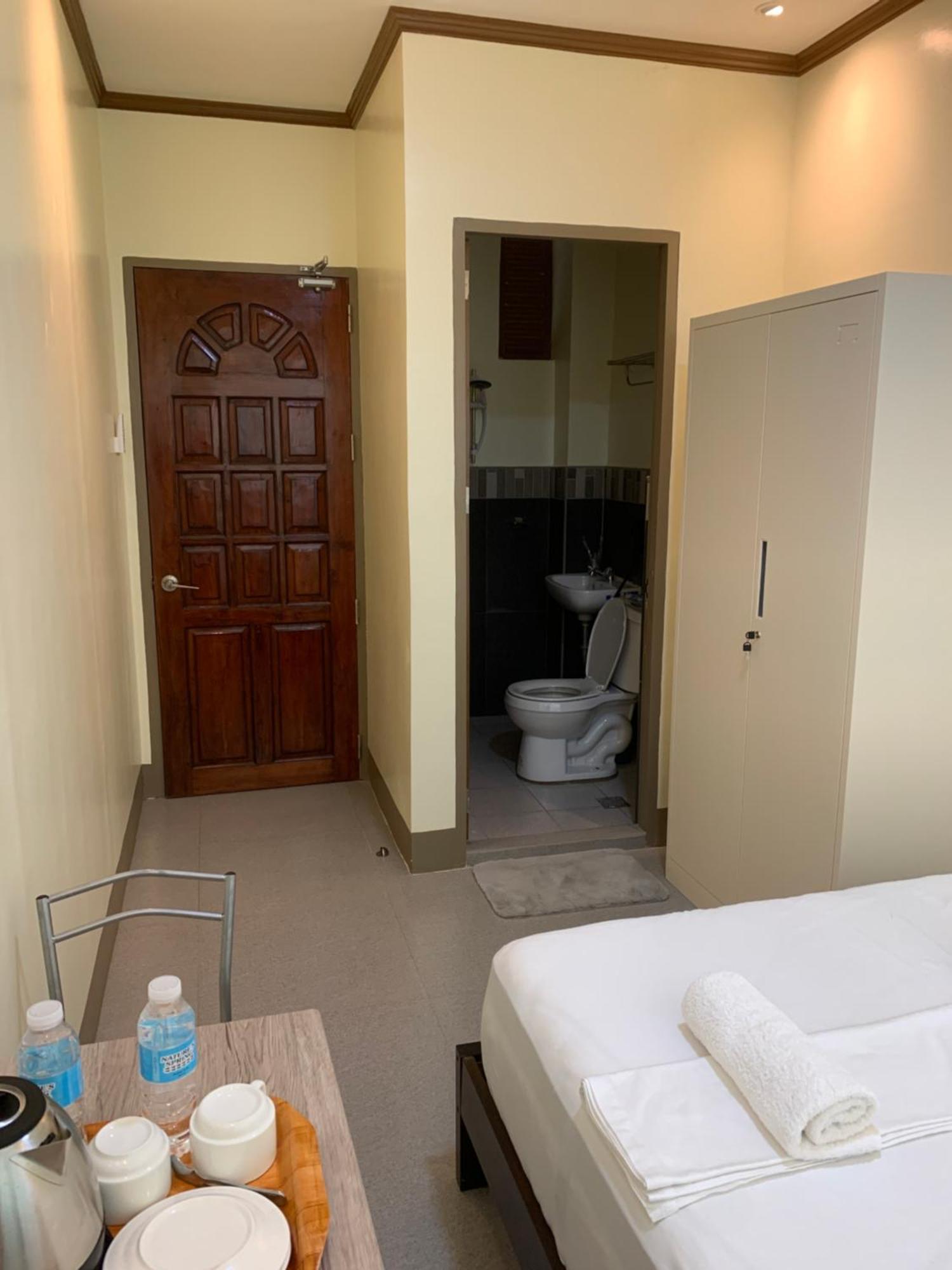 Zl Travelers Inn Batuan Экстерьер фото