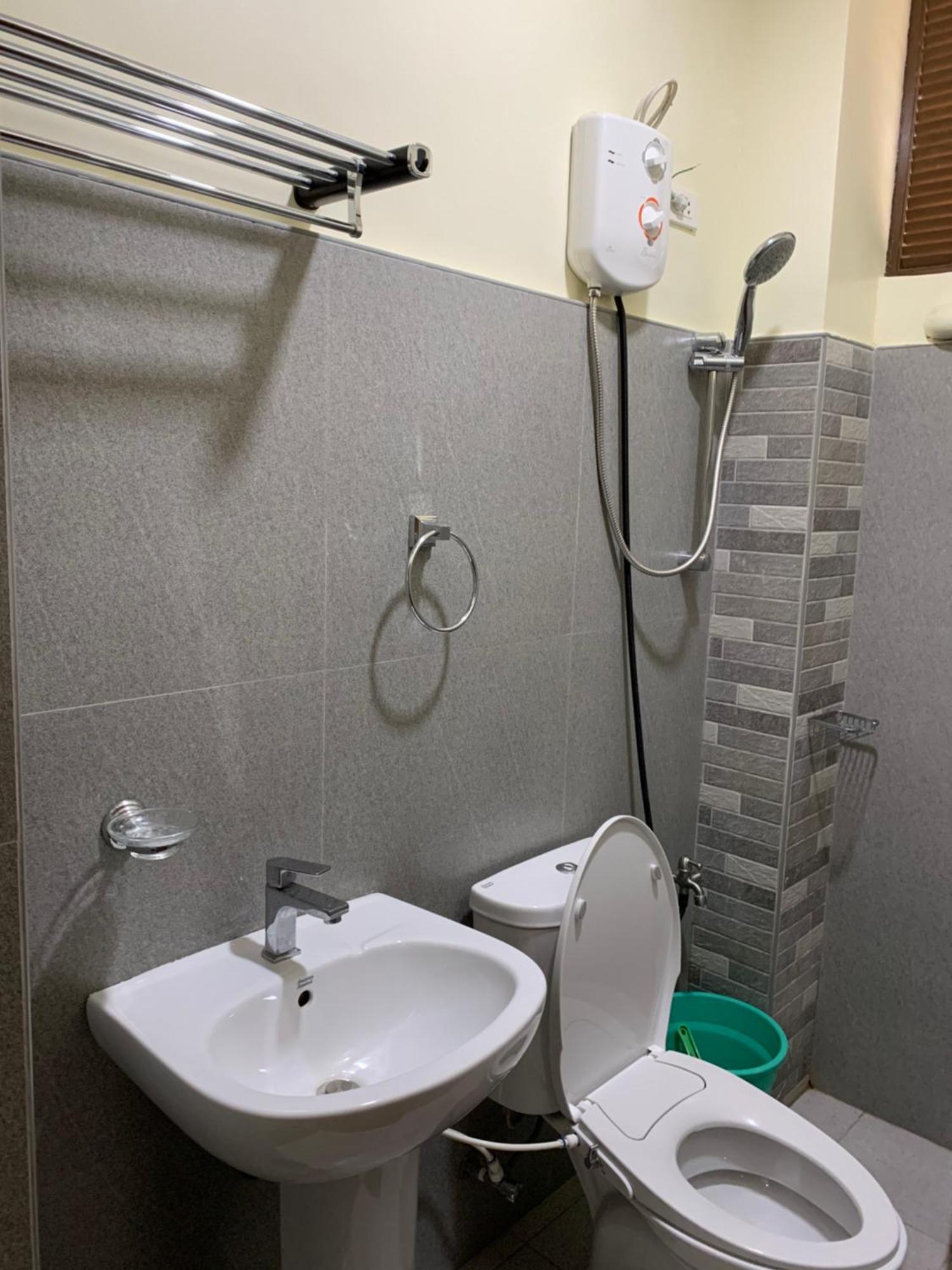 Zl Travelers Inn Batuan Экстерьер фото