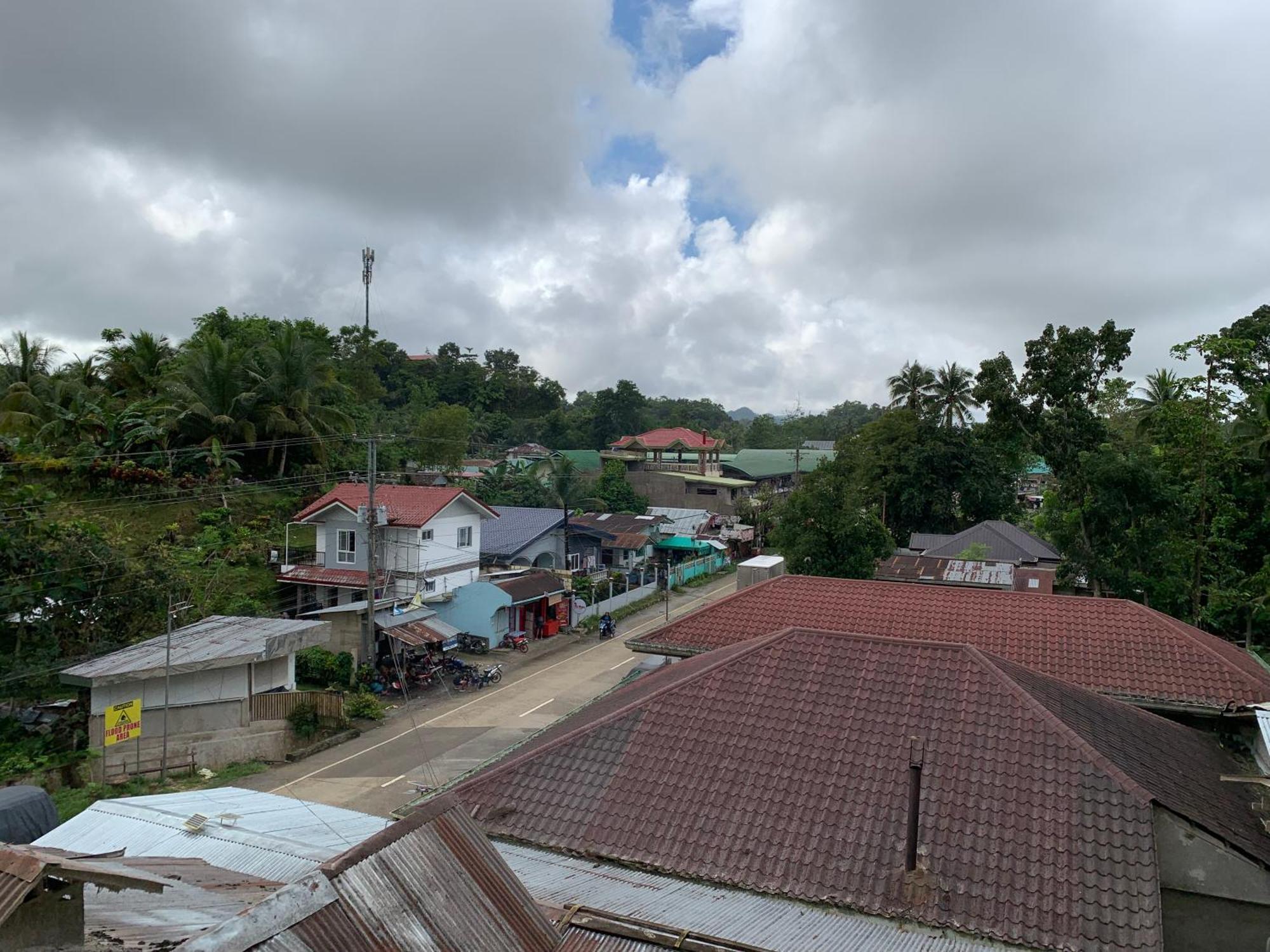 Zl Travelers Inn Batuan Экстерьер фото