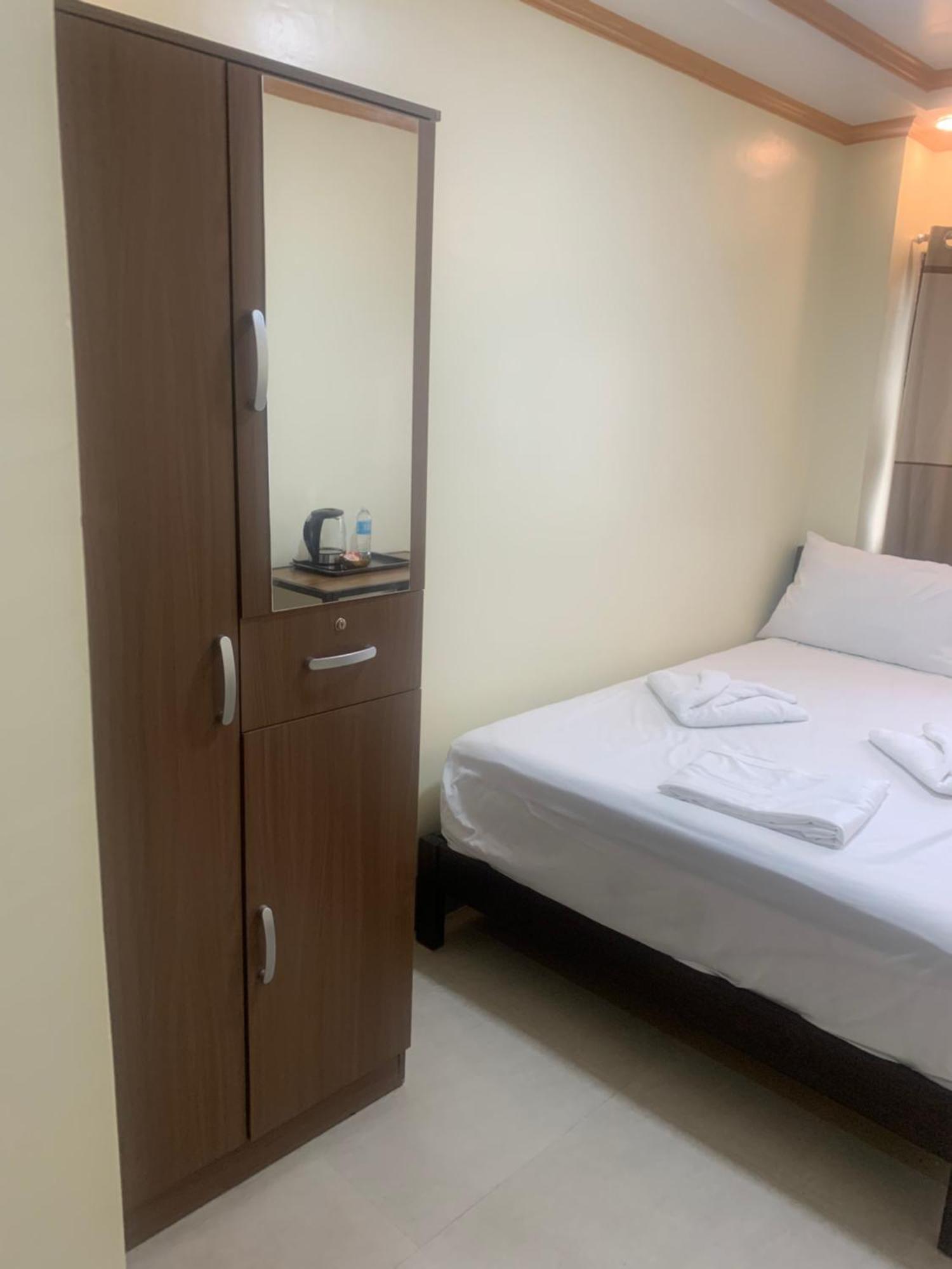 Zl Travelers Inn Batuan Экстерьер фото